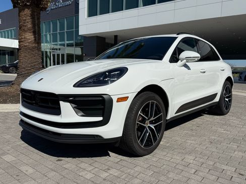 Used 2024 Porsche Macan Base image 9