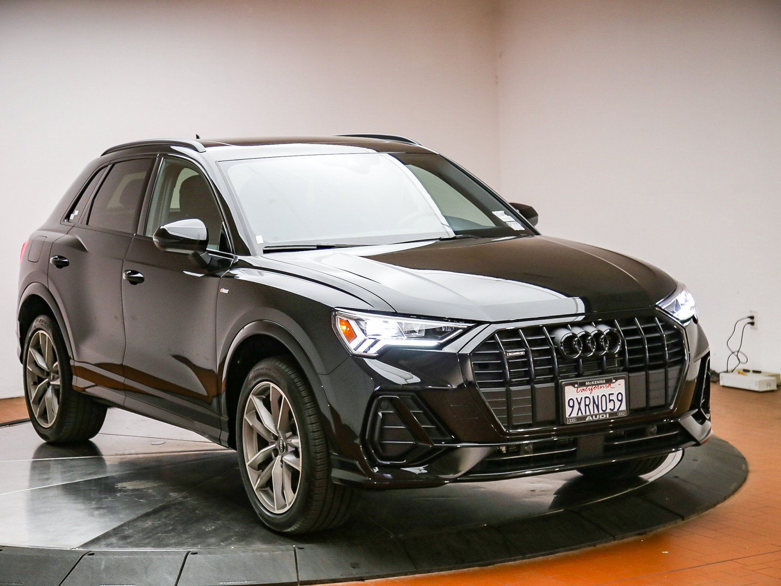 Certified 2025 Audi Q3 2.0T Premium w/ Convenience Package AWD/4WD image 3
