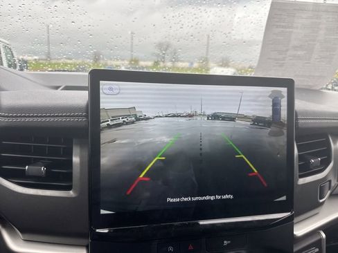 Used 2024 Ford Expedition XLT image 18