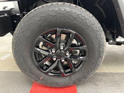 Used 2023 Jeep Gladiator Sport image 22