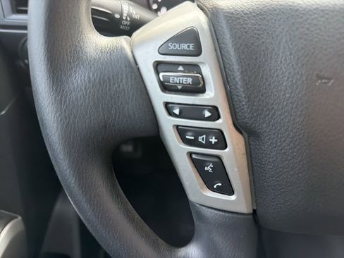 Used 2022 Nissan Titan SV RWD image 23