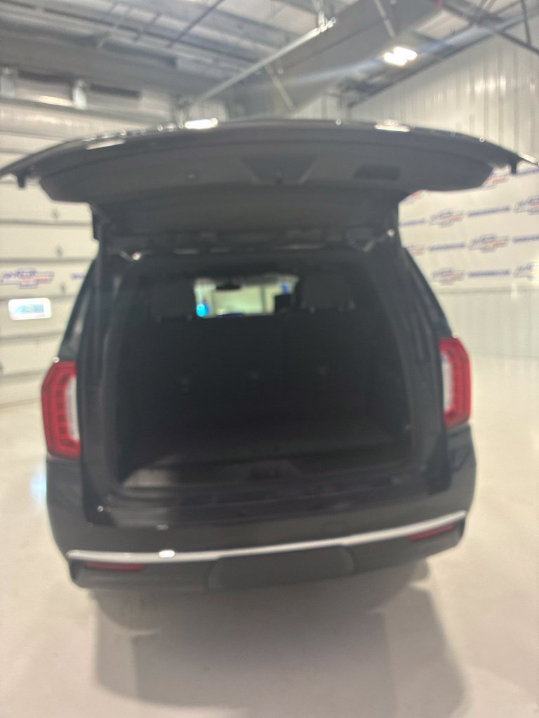 Used 2021 GMC Yukon SLT w/ SLT Premium Package AWD/4WD image 38