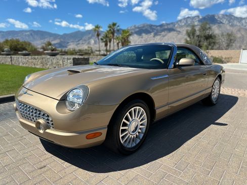 Used 2005 Ford Thunderbird Deluxe RWD image 22