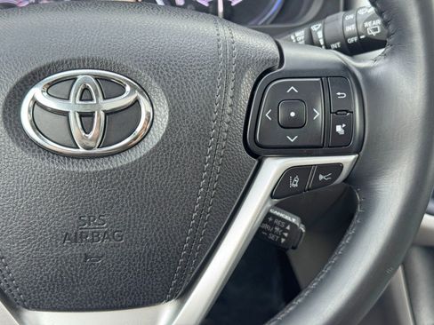 Used 2018 Toyota Highlander Limited image 22