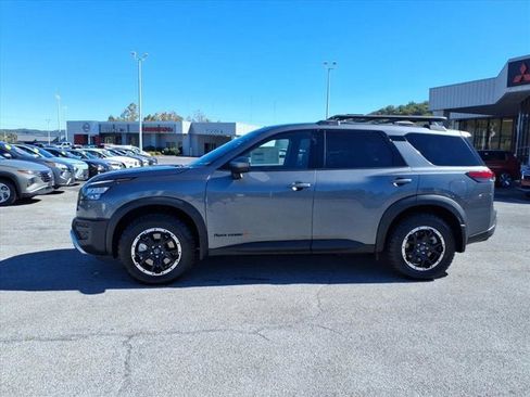 New 2025 Nissan Pathfinder Rock Creek image 2