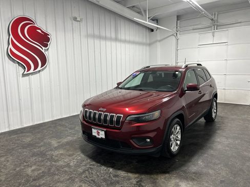 Used 2019 Jeep Cherokee Latitude w/ Cold Weather Group FWD image 1