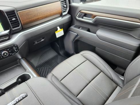 New 2026 Chevrolet Silverado 2500 High Country w/ Midnight Edition AWD/4WD image 13