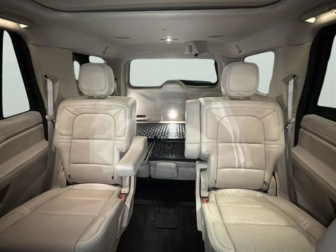 Used 2021 Lincoln Navigator Reserve w/ Luxury Package image 26