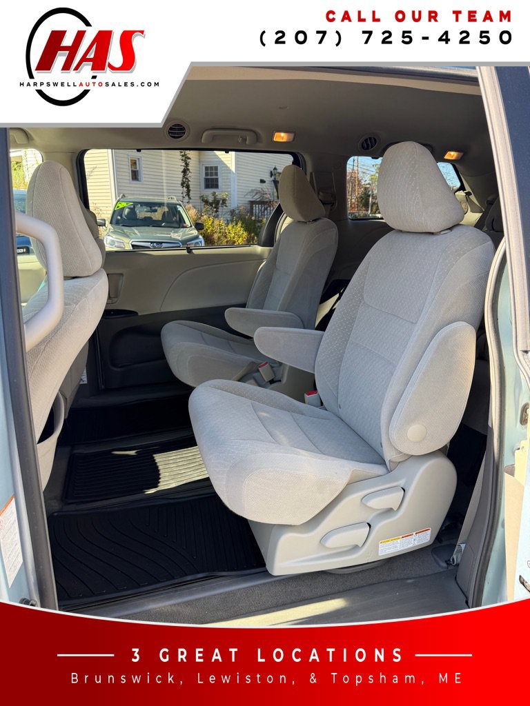 Used 2017 Toyota Sienna LE AWD/4WD image 11