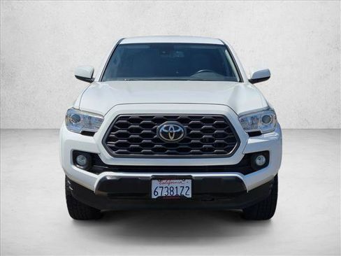 Used 2020 Toyota Tacoma SR5 RWD image 2