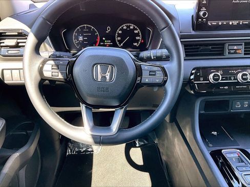 Used 2025 Honda Pilot EX-L image 12