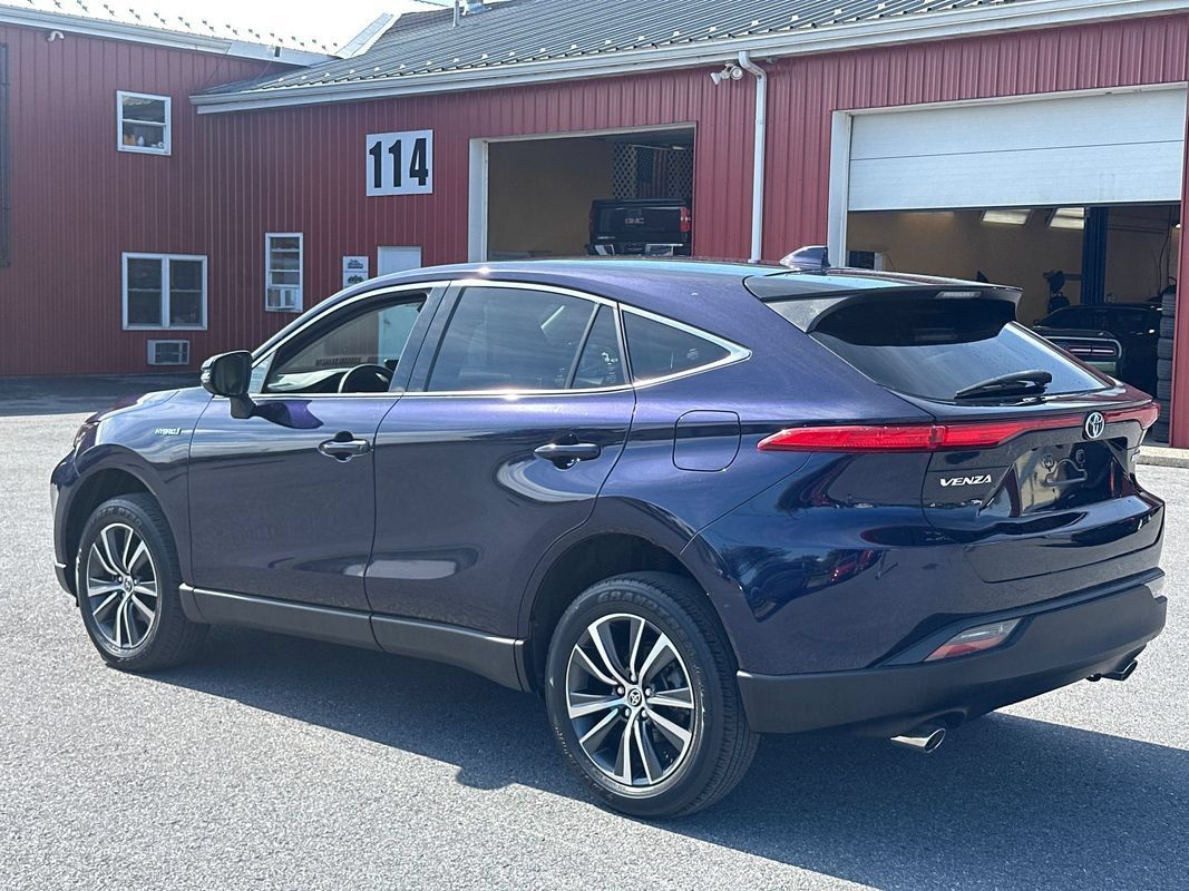 Used 2021 Toyota Venza LE AWD/4WD image 7