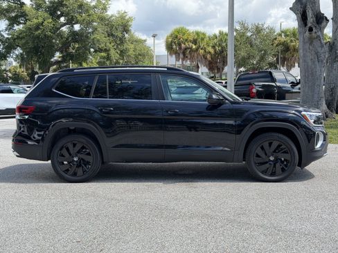 New 2026 Volkswagen Atlas SE FWD image 8