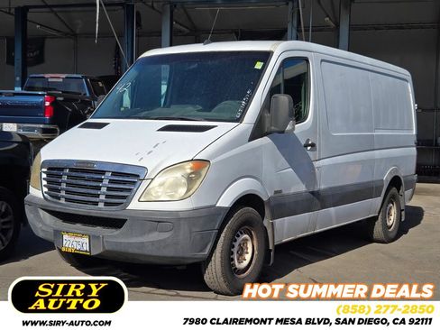 Used 2007 Freightliner Sprinter 2500 RWD image 1