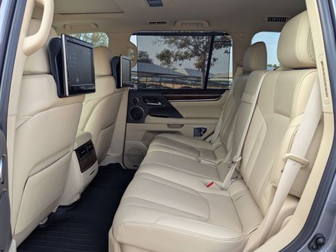 Used 2016 Lexus LX 570 4WD image 15