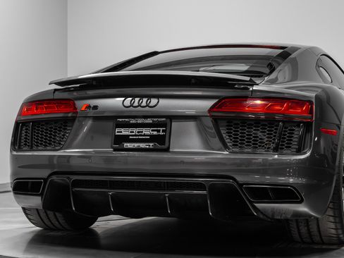 Used 2018 Audi R8 V10 w/ Premium Package image 77