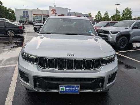 Used 2025 Jeep Grand Cherokee Overland w/ Trailer Tow Package AWD/4WD image 12