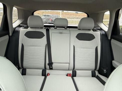 New 2026 Volkswagen Taos SE AWD/4WD image 8