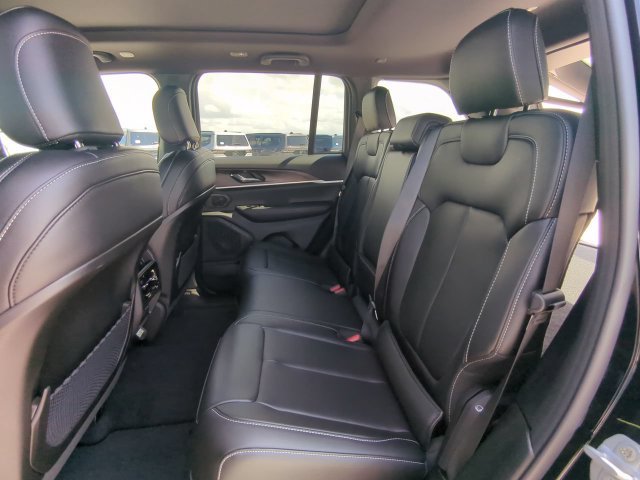New 2027 Jeep Grand Cherokee Limited w/ Trailer Tow Package AWD/4WD image 16