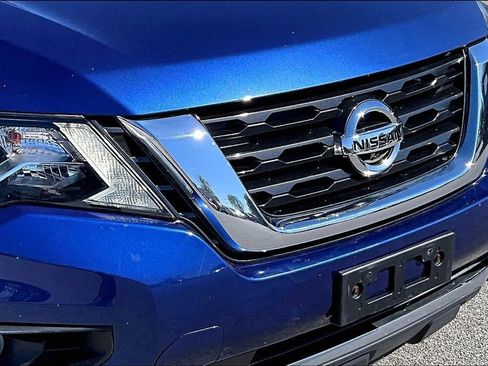 Used 2019 Nissan Pathfinder SL AWD/4WD image 30