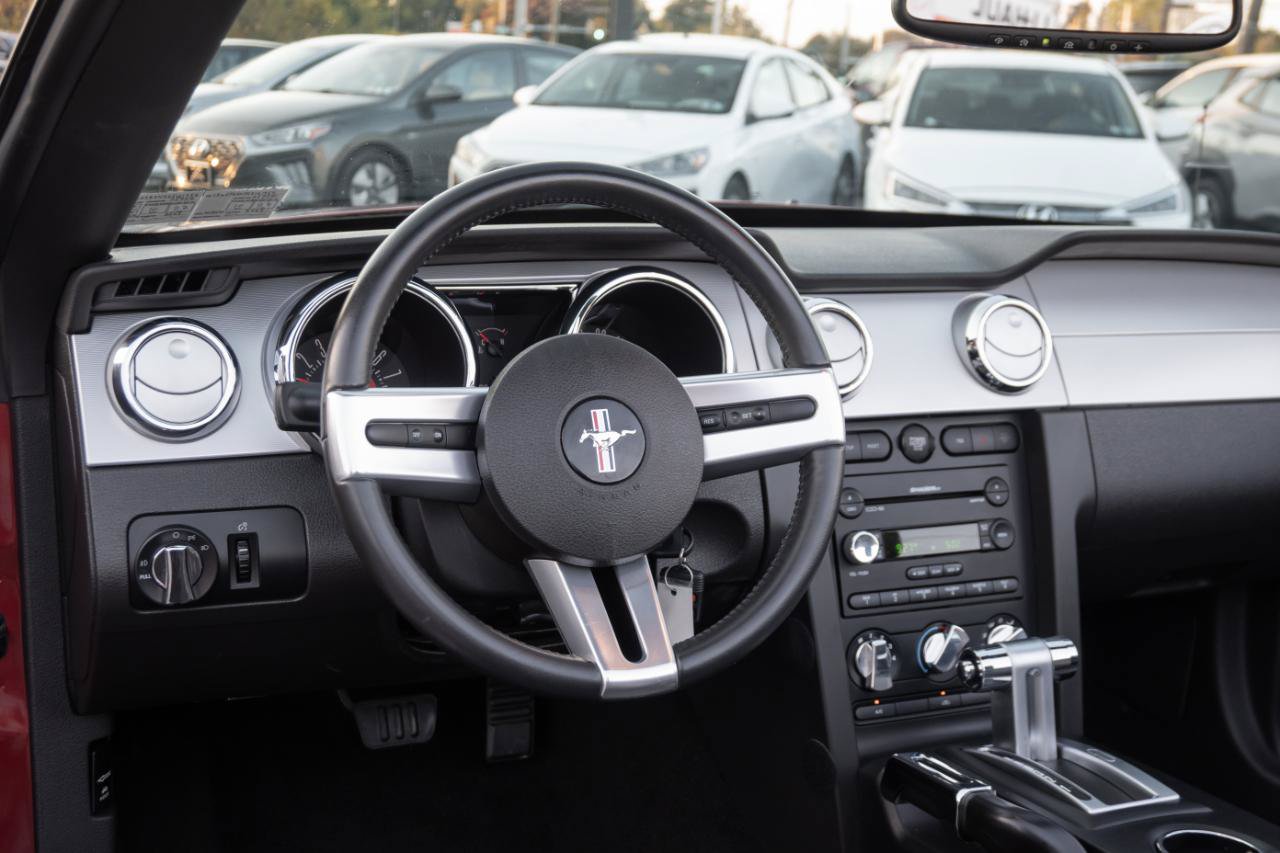 Used 2006 Ford Mustang GT Premium RWD image 25