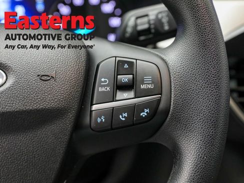 Used 2022 Ford Escape SE image 16