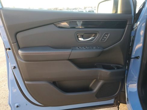 Certified 2025 Honda Pilot TrailSport image 33