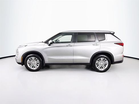 Used 2023 Mitsubishi Outlander ES AWD/4WD image 4