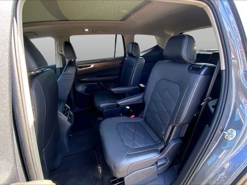 Used 2024 Volkswagen Atlas SE AWD/4WD image 21