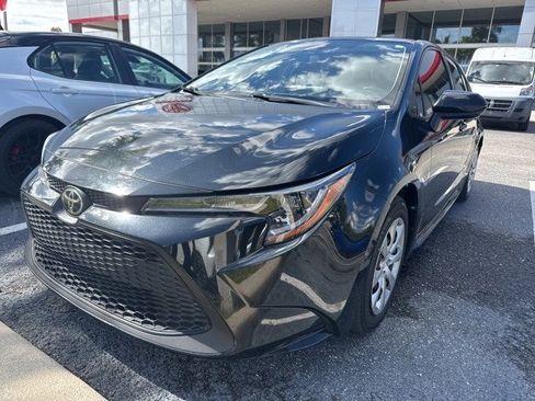 Used 2022 Toyota Corolla LE image 1