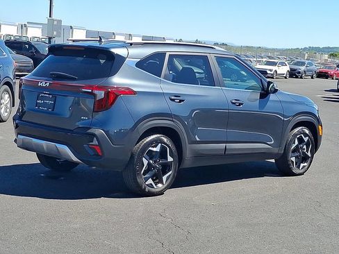 Certified 2025 Kia Seltos EX AWD/4WD image 6