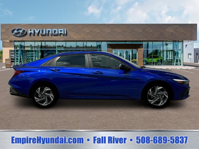 Certified 2025 Hyundai Elantra Sport FWD image 9