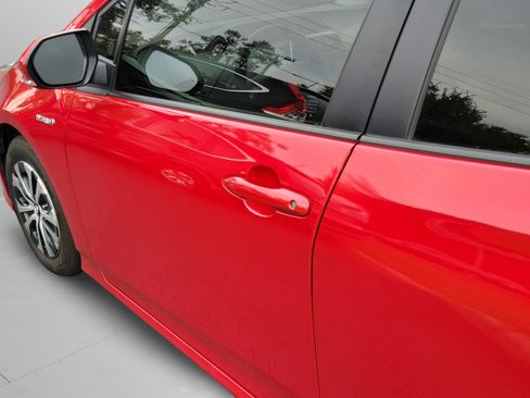 Used 2022 Toyota Prius LE AWD/4WD image 28