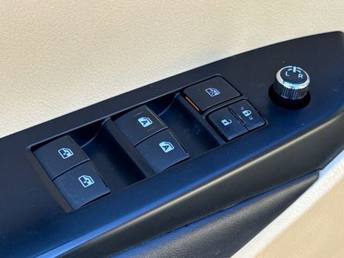 Used 2016 Toyota Highlander XLE FWD image 22