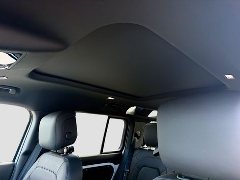 New 2026 Land Rover Defender 110 X-Dynamic SE AWD/4WD image 27