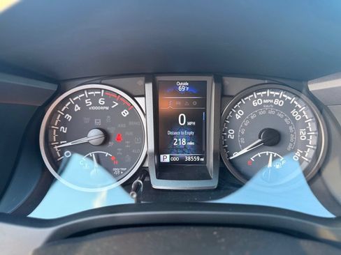 Used 2022 Toyota Tacoma TRD Off-Road w/ Black Out Package (TMS) AWD/4WD image 13