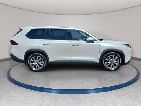 Used 2025 Toyota Grand Highlander AWD Hybrid image 4
