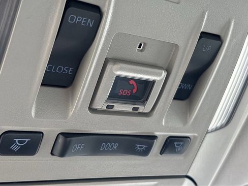 Used 2021 Toyota Highlander XLE AWD/4WD image 17