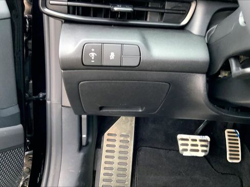 Used 2025 Hyundai Elantra Sport FWD image 33