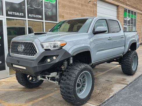 Used 2019 Toyota Tacoma TRD Sport AWD/4WD image 1