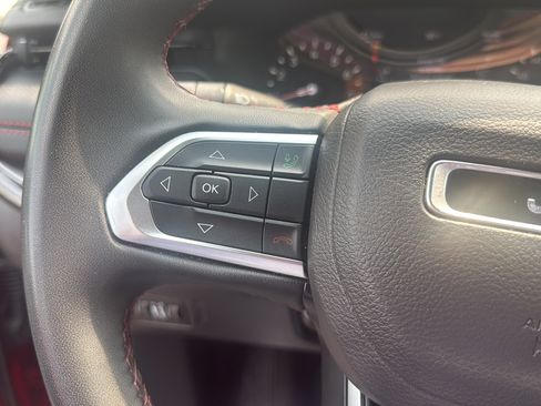 Used 2025 Jeep Compass Trailhawk AWD/4WD image 25