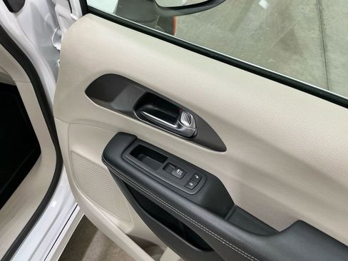 Used 2023 Chrysler Pacifica Touring-L FWD image 30