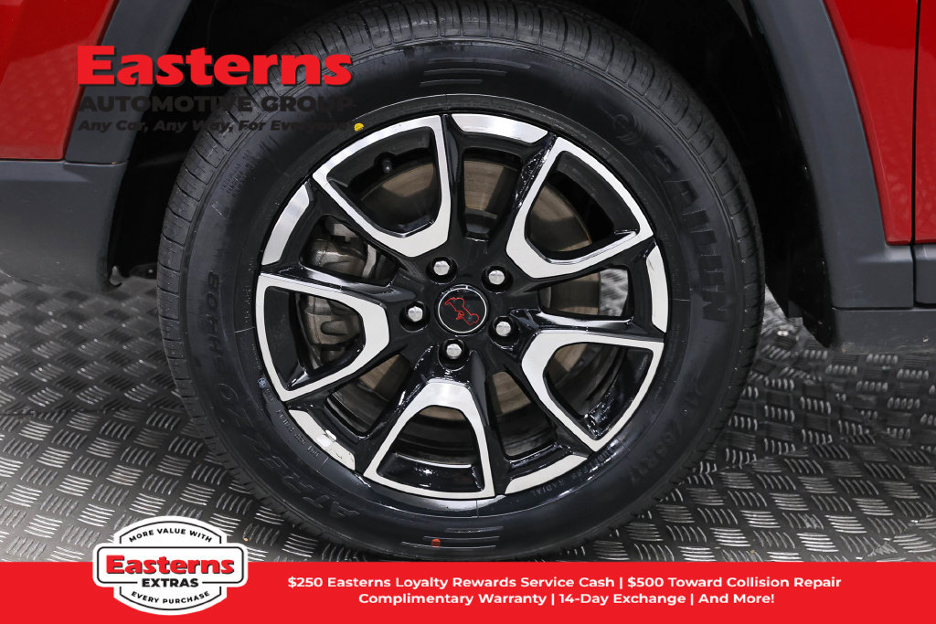 Used 2025 Jeep Compass Trailhawk AWD/4WD image 33