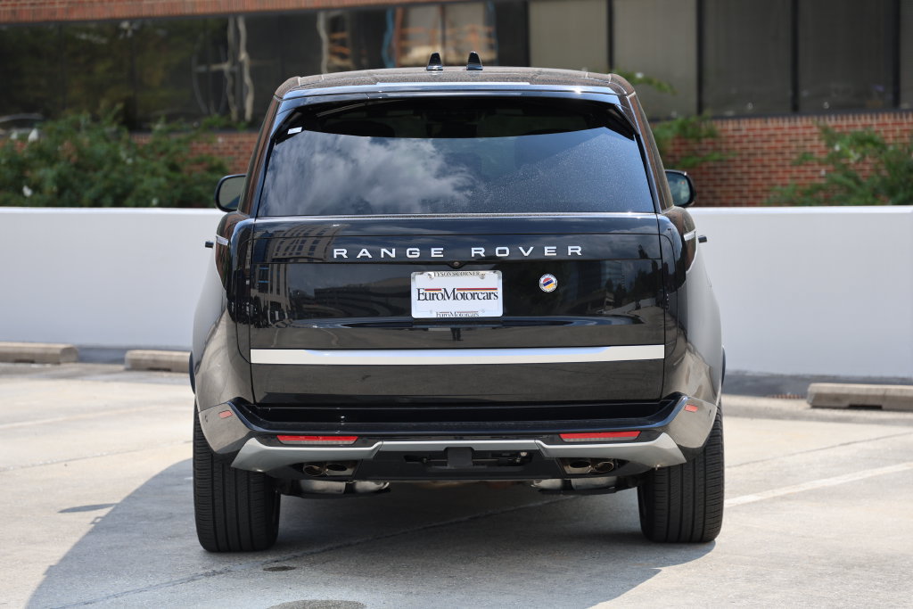 Used 2025 Land Rover Range Rover Long Wheelbase Autobiography AWD/4WD image 3