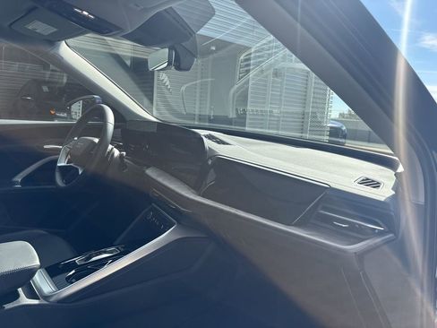 Used 2025 Audi Q5 Premium w/ Convenience Package image 15