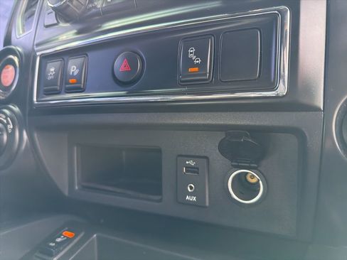 Used 2018 Nissan Titan SV w/ SV Convenience Package image 41