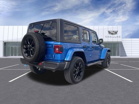 Used 2023 Jeep Wrangler Unlimited Sahara w/ Cold Weather Group AWD/4WD image 8