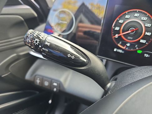 Used 2022 Hyundai Elantra Limited FWD image 19