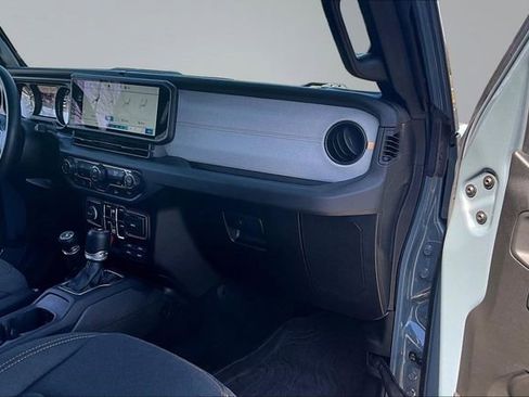 Used 2024 Jeep Gladiator Sport AWD/4WD image 24