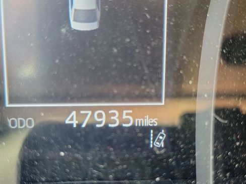 Used 2023 Toyota Camry SE image 4